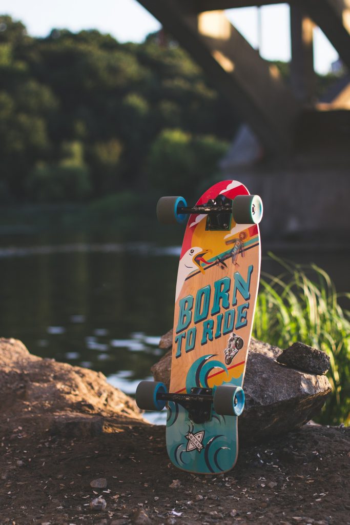 Skate au bord de la rivière